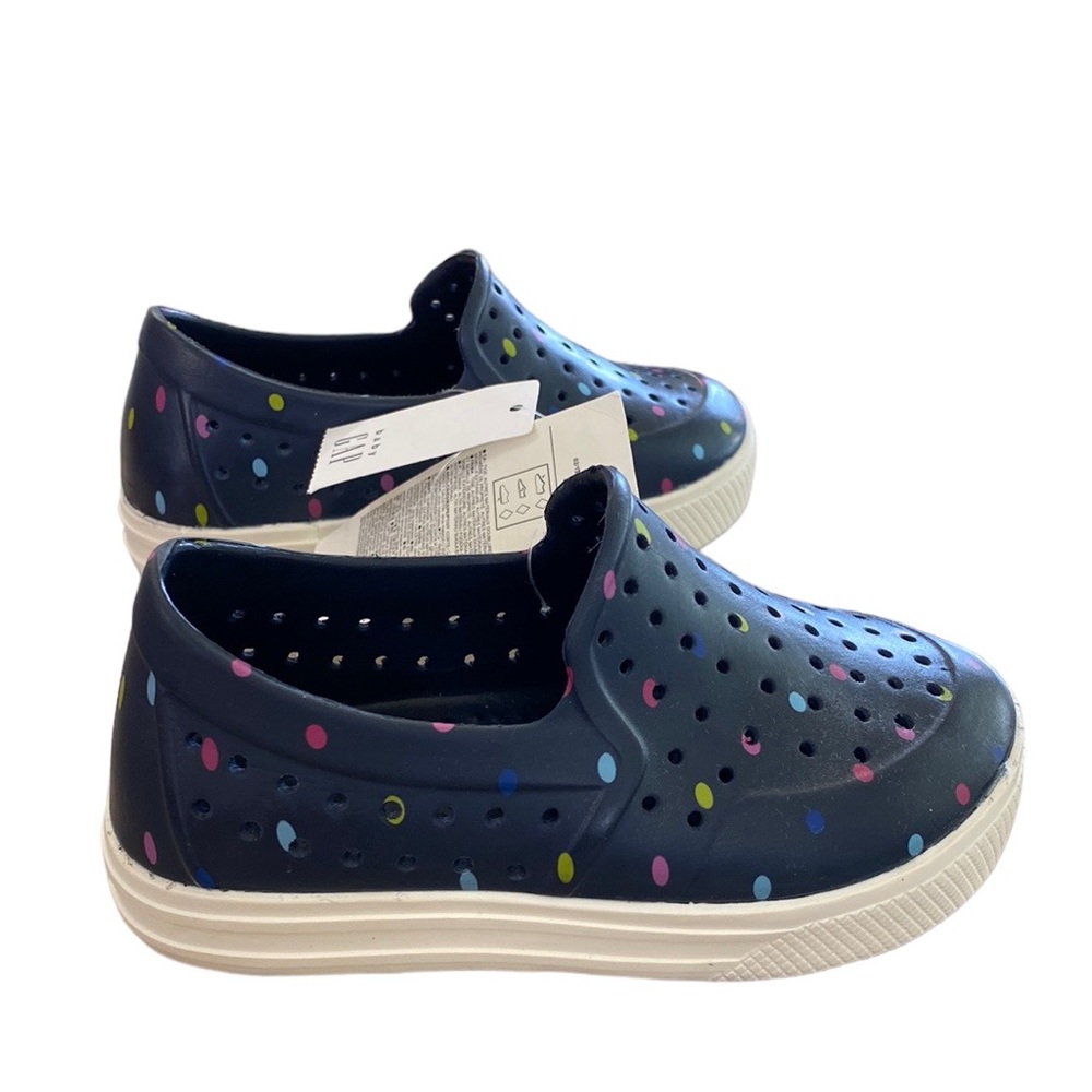 NWT baby GAP breathable light weight pull on sneakers SIZE baby 5/6